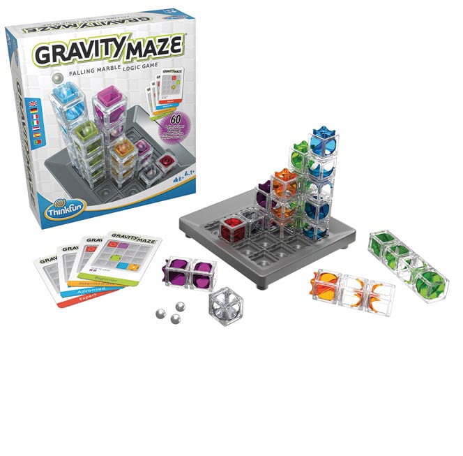 Gravity Maze™ von ThinkFun zeigt farbige, transluzente Türme auf einer grauen Basis, dazu Spielkarten und Kugeln für Logik und Strategie.