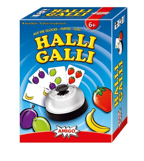 Blauer AMIGO Spielekarton mit großer gelber Aufschrift „HALLI GALLI“, Glocke und bunten Früchten, Alter 6+.