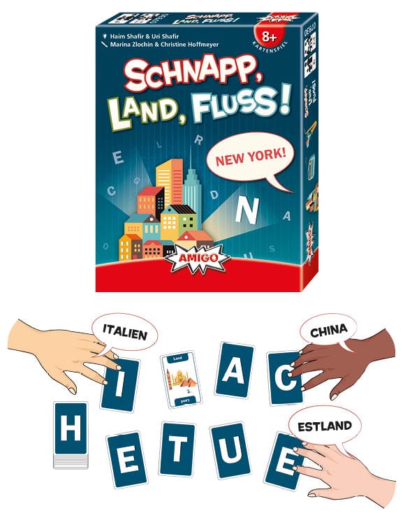 Blau-rote Verpackung von Schnapp, Land, Fluss! von AMIGO mit 8+, dazu Karten mit Anfangsbuchstaben wie „A“ und „N“ sowie Sprechblase „NEW YORK!“.