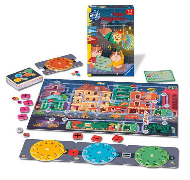 Buntes Ravensburger Lernspiel „Auf Textaufgaben-Mission“ mit Spielbrett, Karten und Code-Elementen aus Hamster City, rund um Zahnräder und Mathe-Logik.