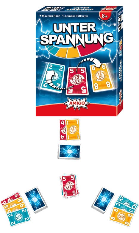 Unter Spannung von AMIGO: Kartenspiel mit 73 Spielkarten, blau-rotem Design und Blitzsymbolen, Aufgaben wie „5 +/- 3“, Wert 8+.